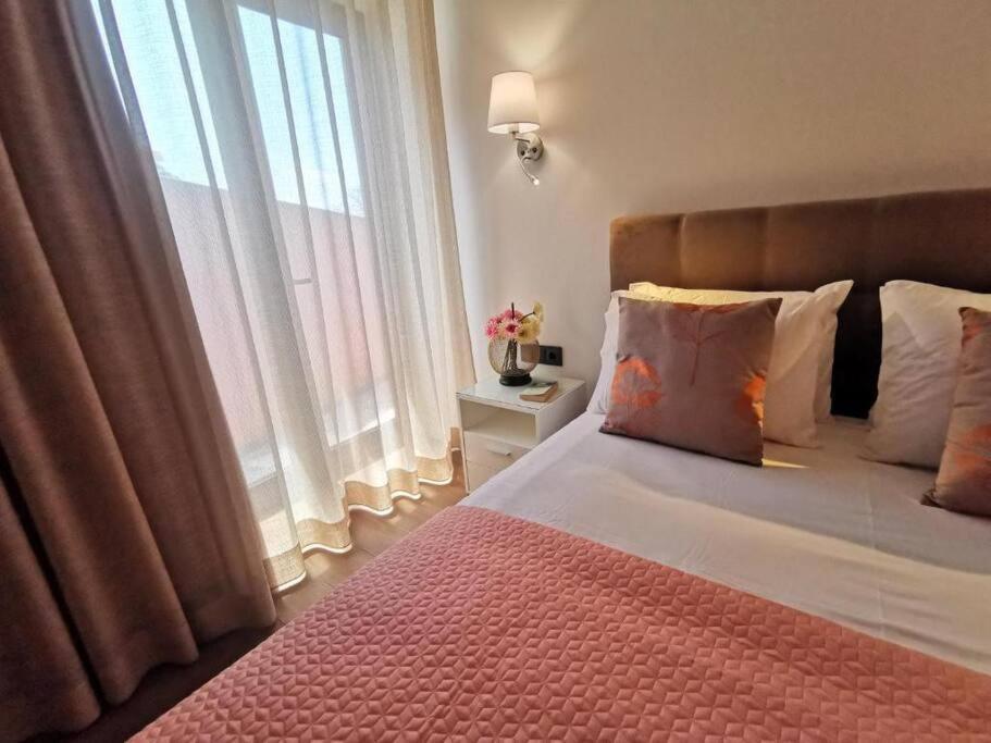 Chale Esmeralda - Charming Studios In Calheta Beach ภายนอก รูปภาพ