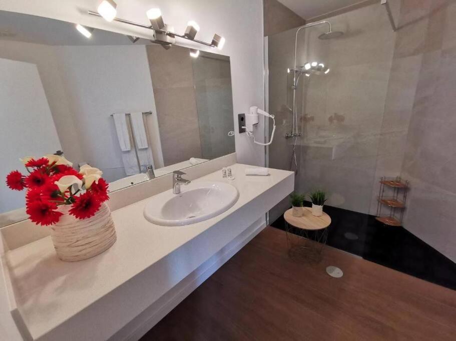 Chale Esmeralda - Charming Studios In Calheta Beach ภายนอก รูปภาพ