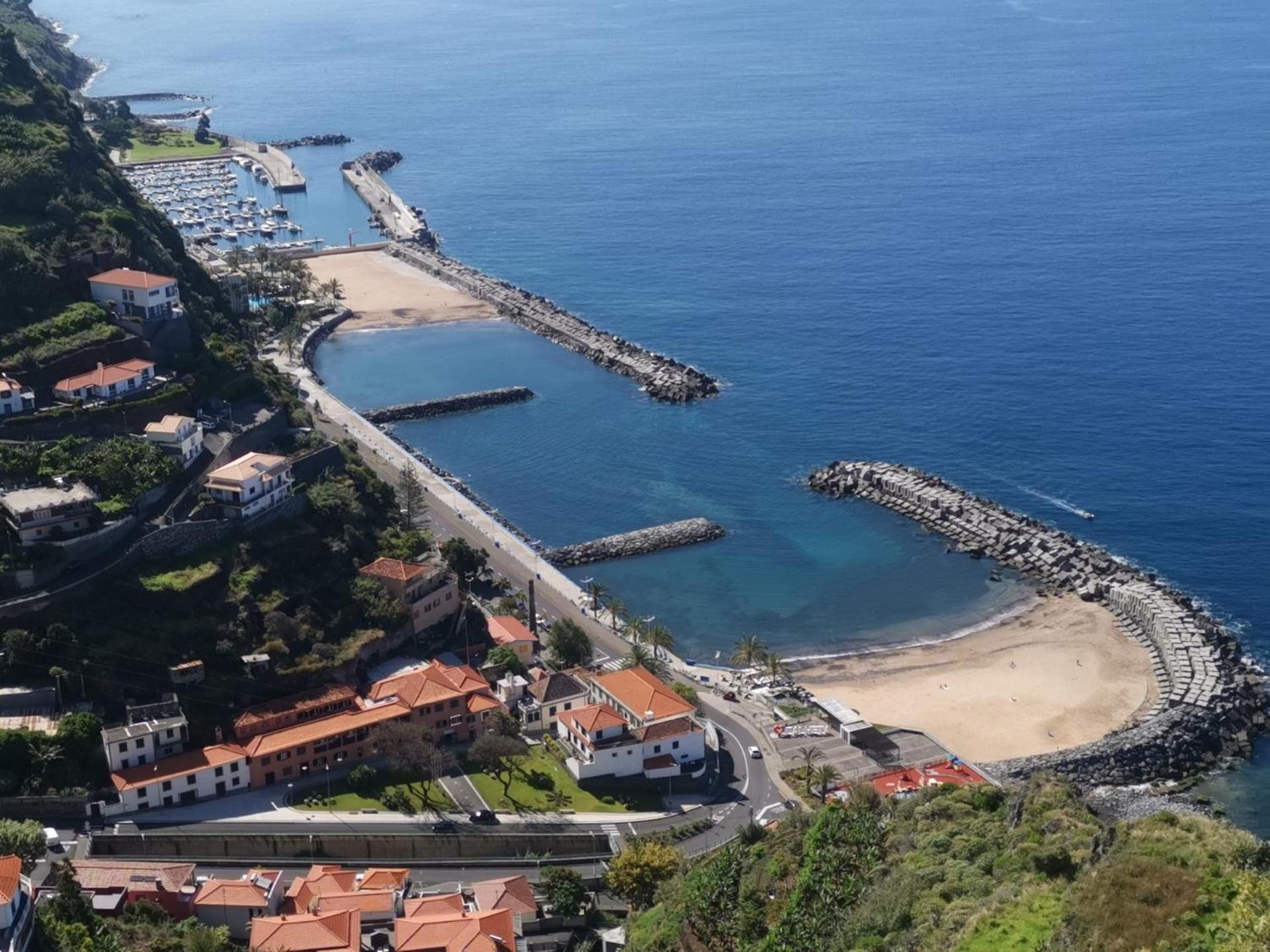 Chale Esmeralda - Charming Studios In Calheta Beach ภายนอก รูปภาพ