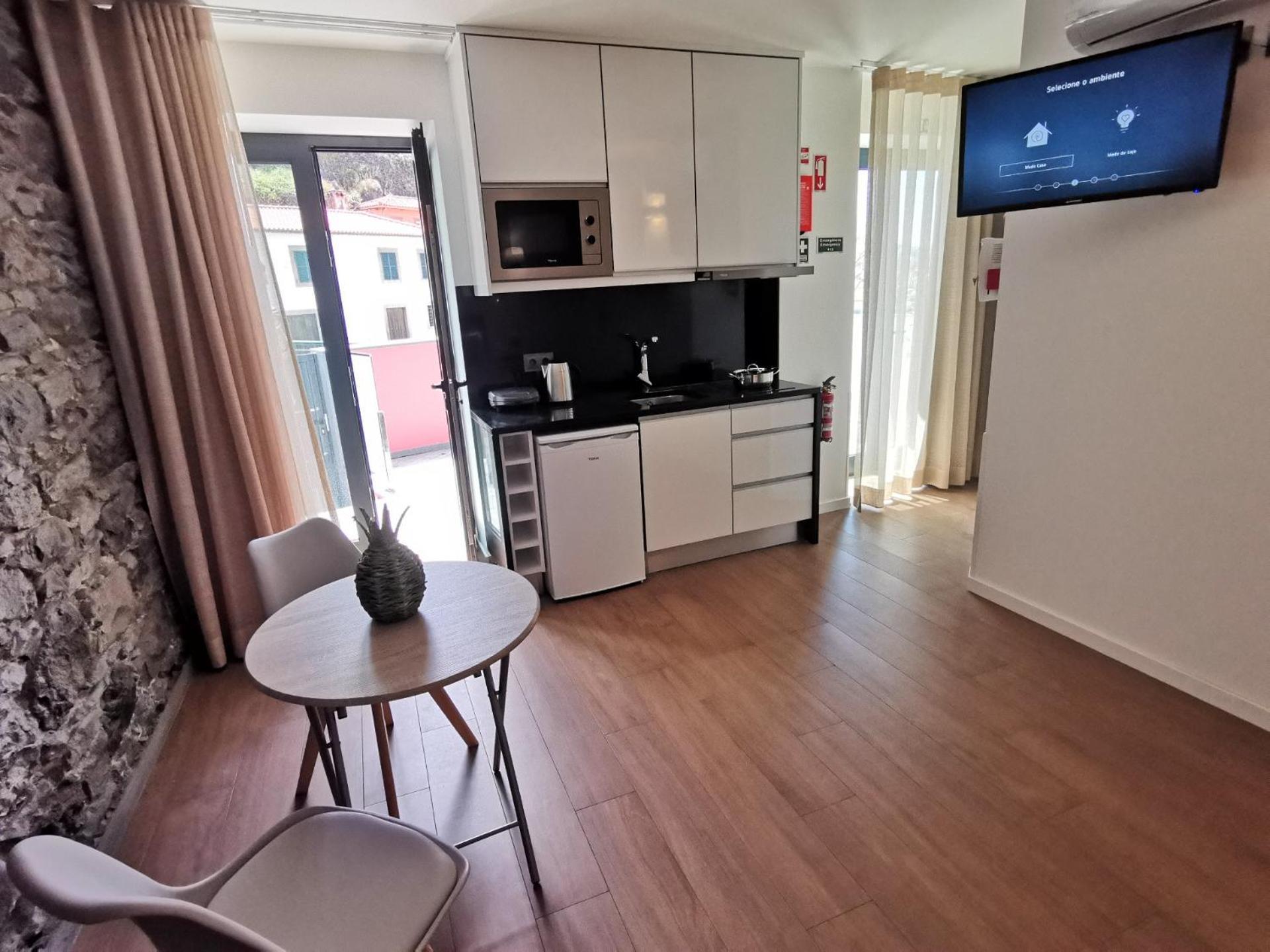 Chale Esmeralda - Charming Studios In Calheta Beach ภายนอก รูปภาพ