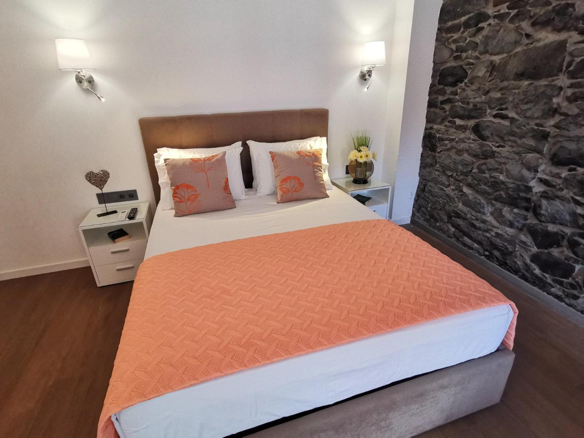 Chale Esmeralda - Charming Studios In Calheta Beach ภายนอก รูปภาพ
