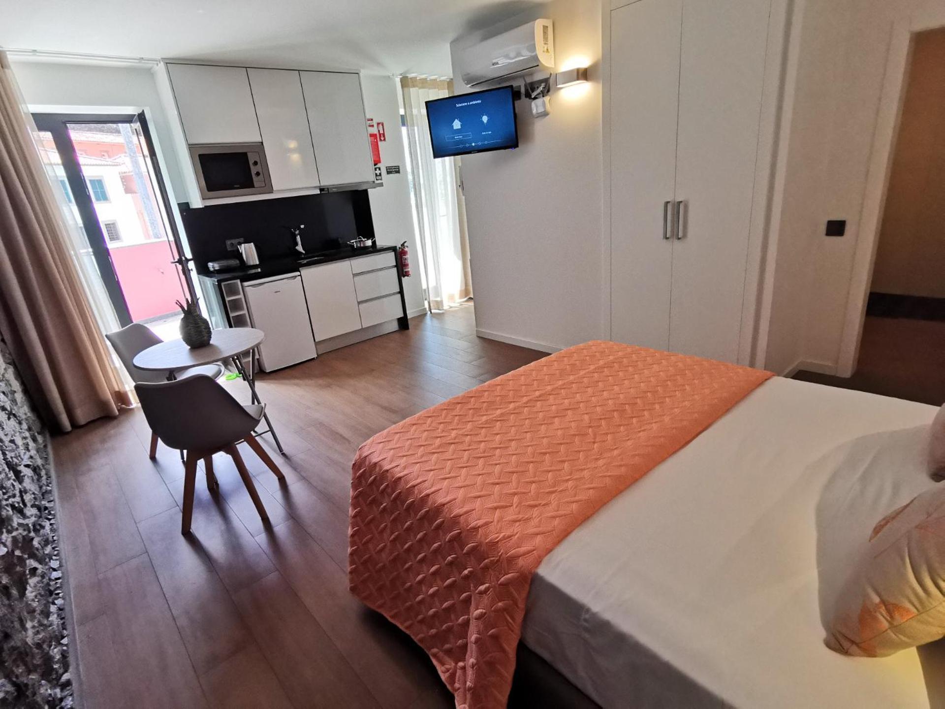 Chale Esmeralda - Charming Studios In Calheta Beach ภายนอก รูปภาพ