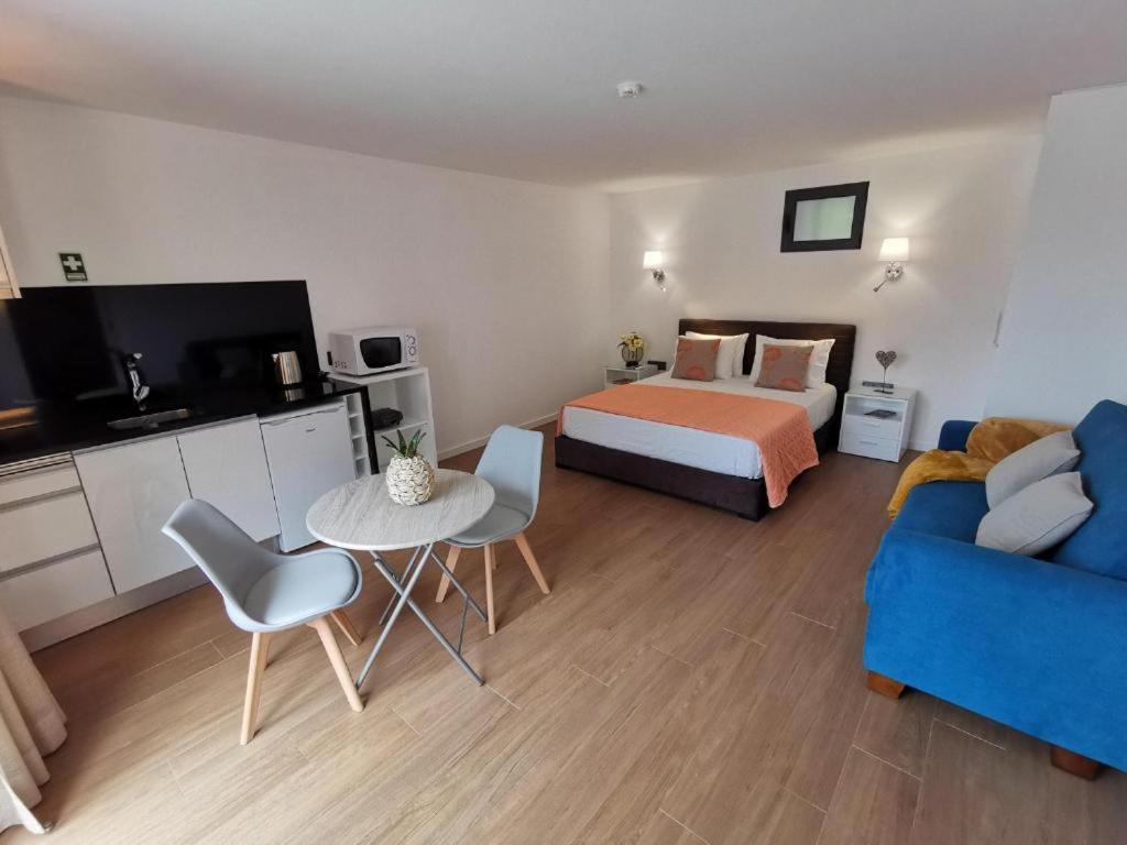 Chale Esmeralda - Charming Studios In Calheta Beach ภายนอก รูปภาพ