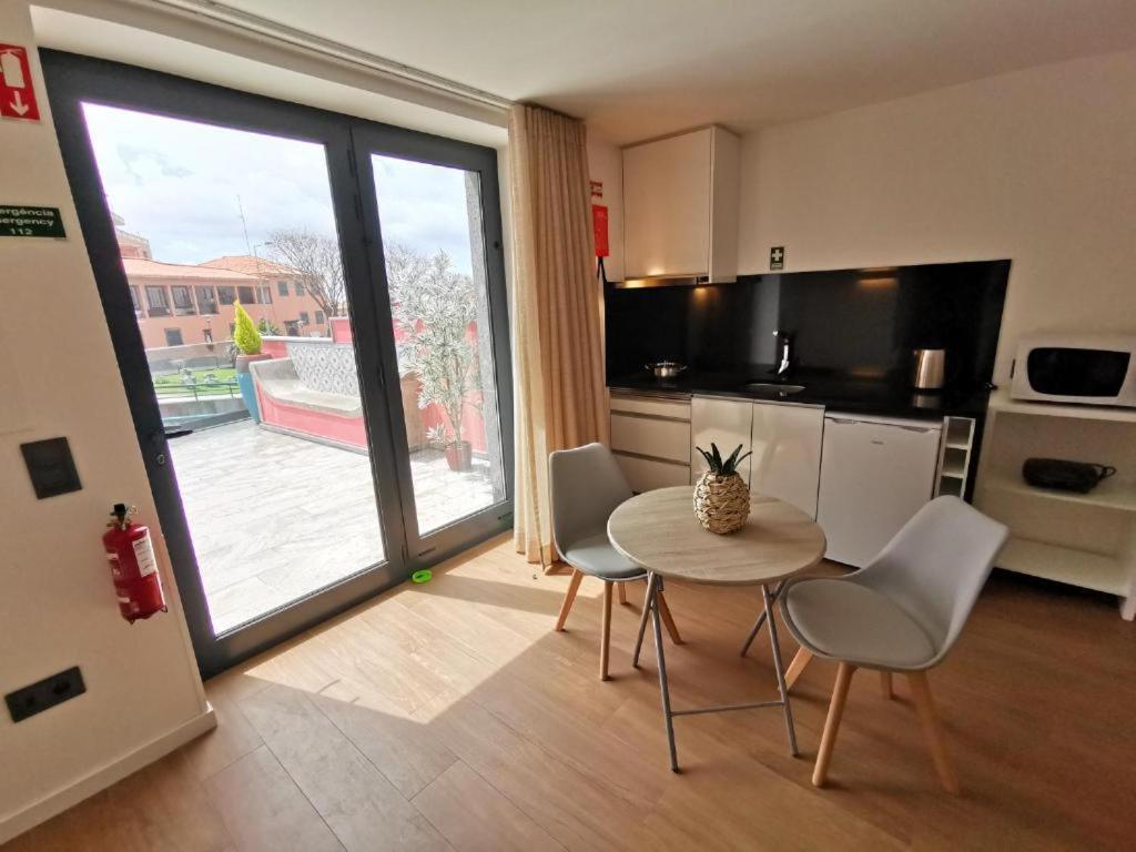 Chale Esmeralda - Charming Studios In Calheta Beach ภายนอก รูปภาพ