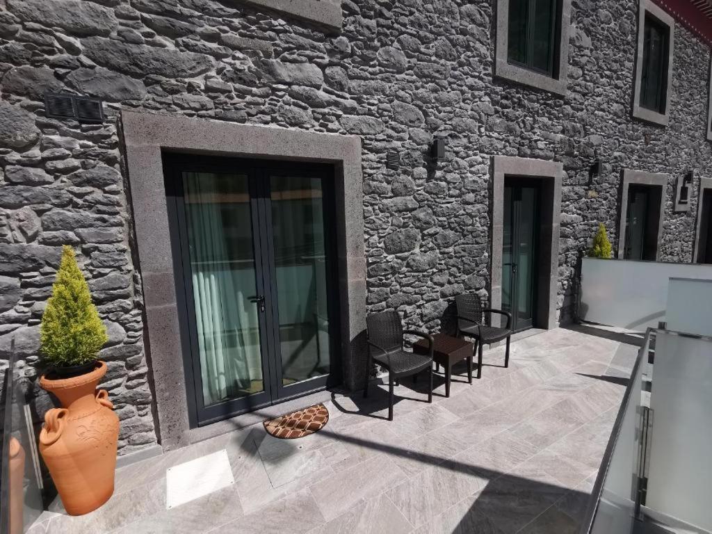 Chale Esmeralda - Charming Studios In Calheta Beach ภายนอก รูปภาพ